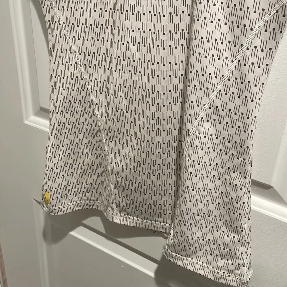 Lole quick dry patterned white tshirt small - Image 5