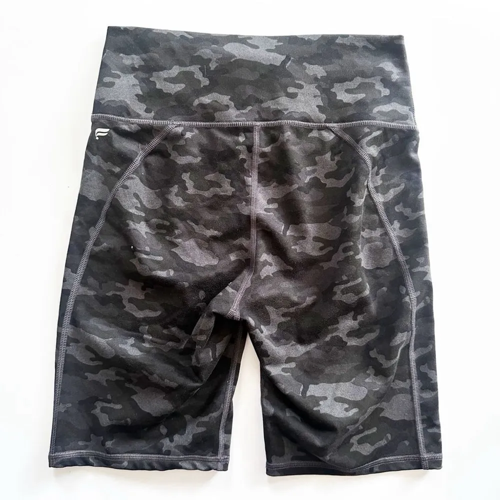 Fabletics Camo High-Waisted Compression Bike Shorts | Size S | Fitness Goals - Image 2