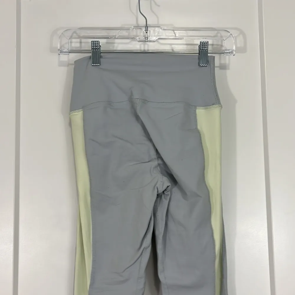 Alo Yoga Size XS Gray and Green Pastel Colorblock Athletic Mesh Panel Leggings - Image 6