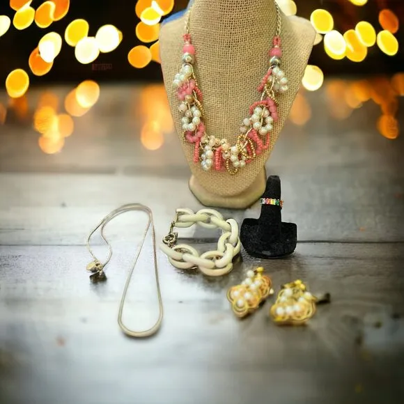 5 Piece Gold Tone Jewelry Lot Avon Audrey Baguette Ring Bracelet Earrings Neckla - Image 2