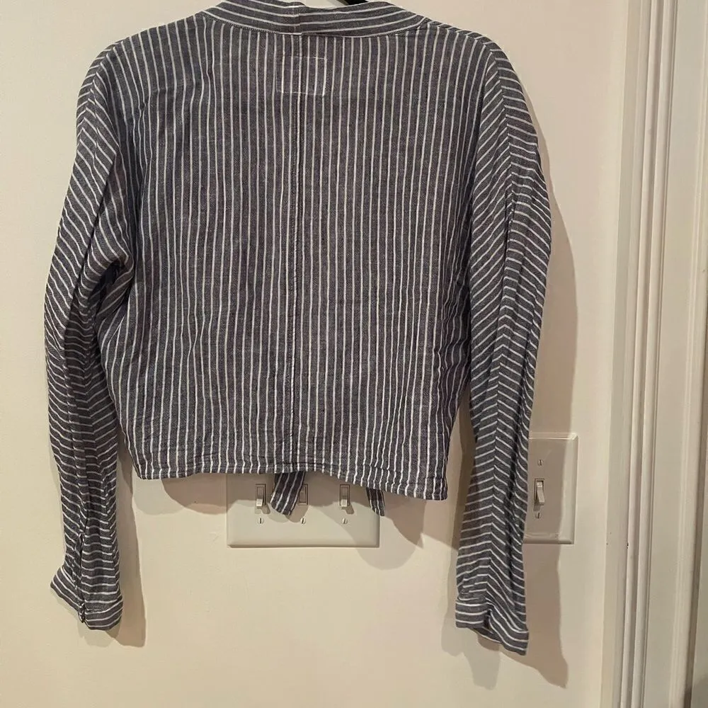 Rails Blue & White Striped button down with tie at the bottom! Size Small! - Image 3