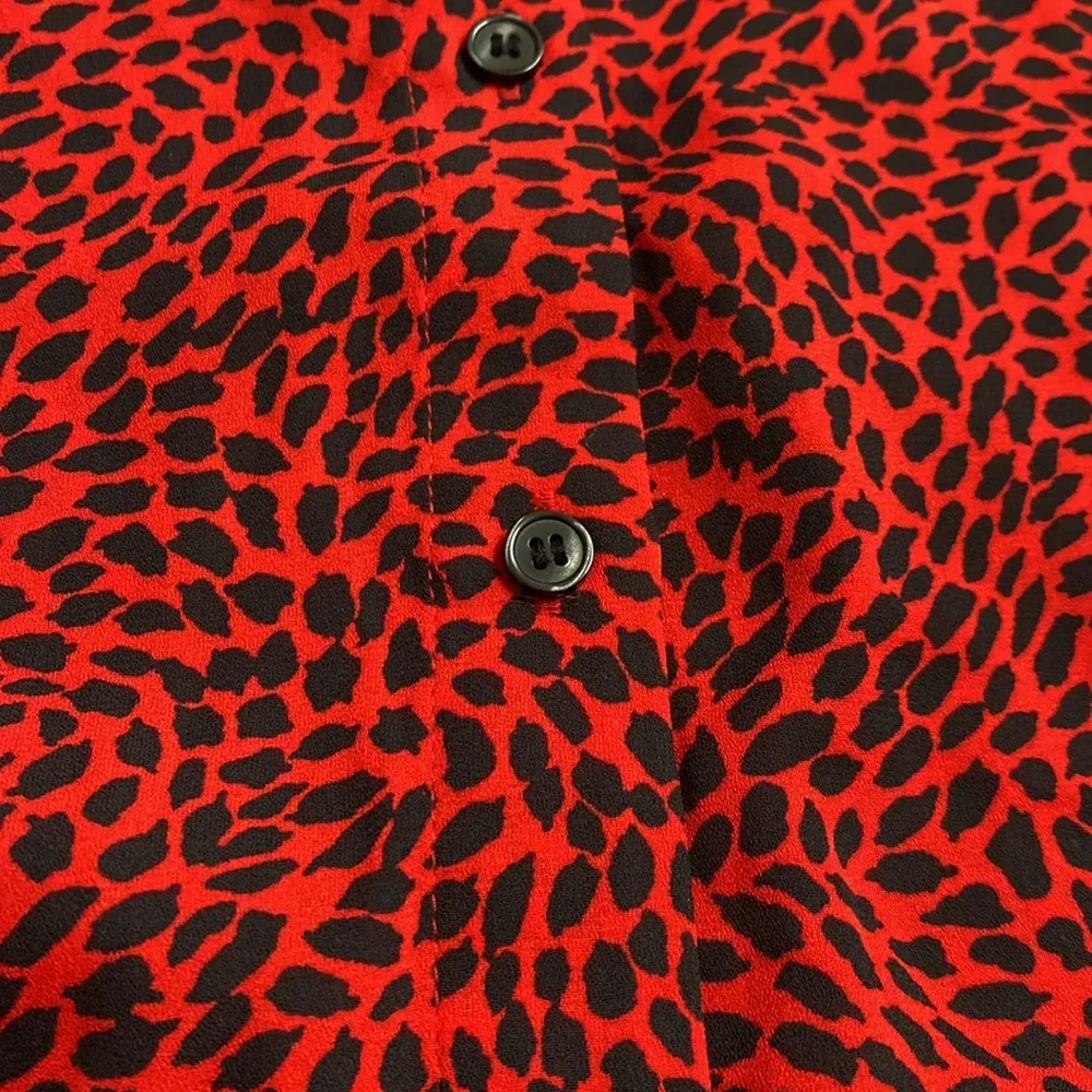 H&M NWTred cheetah print button down shirt. - Image 6