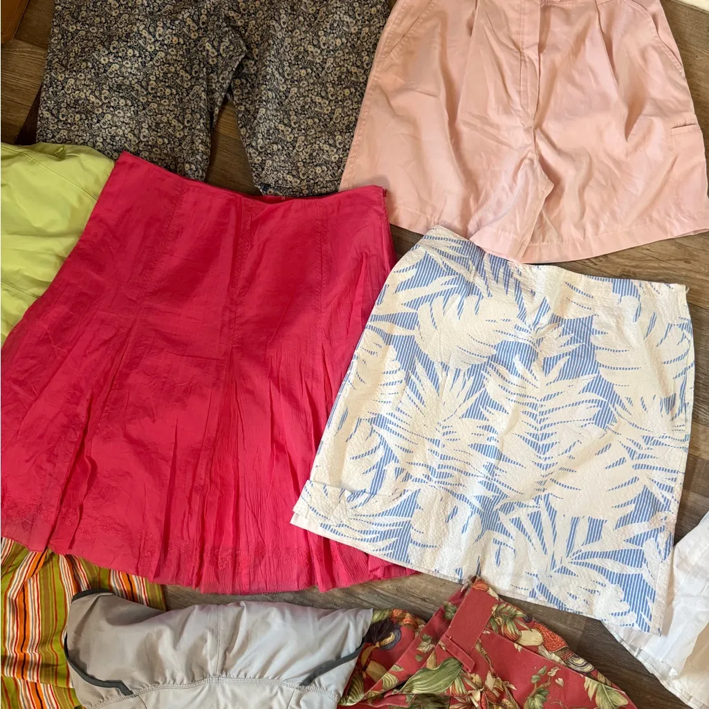 Lot of 14 Women’s shorts and Skirts size S/M - Image 7