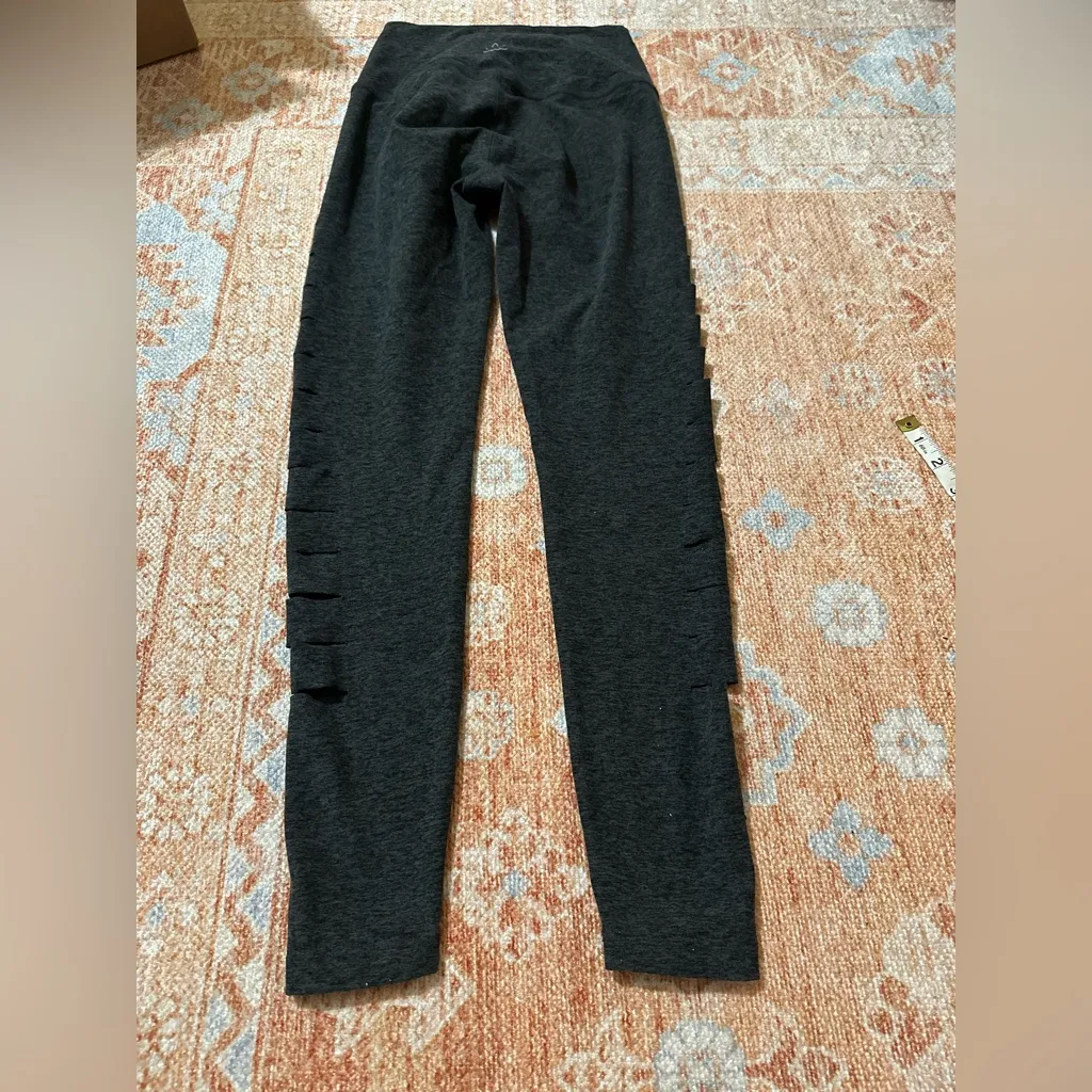 Beyond Yoga So Slashed High Waisted Midi Legging darkest night size small - Image 7