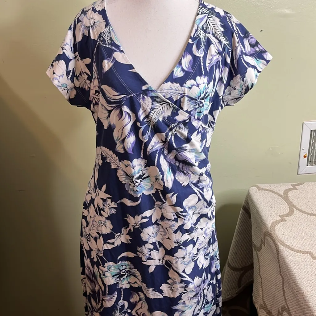 Soft Surroundings Dress Anywhere Shapely Blue Floral Faux Wrap Midi, size large - Image 8