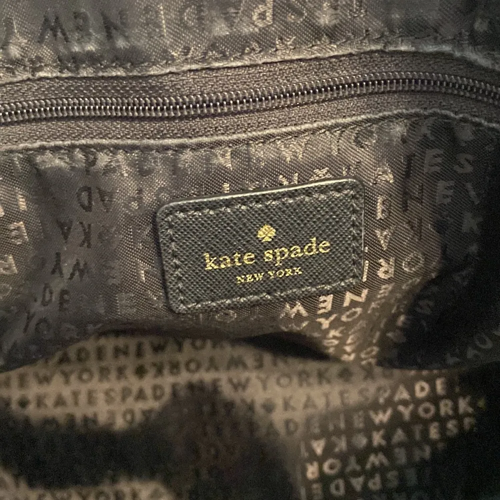 KATE SPADE BAG COLOR BLACK EXCELLENT CONDITION SEE ALL PHOTOS LENGTH 9”WIDE 12” - Image 3