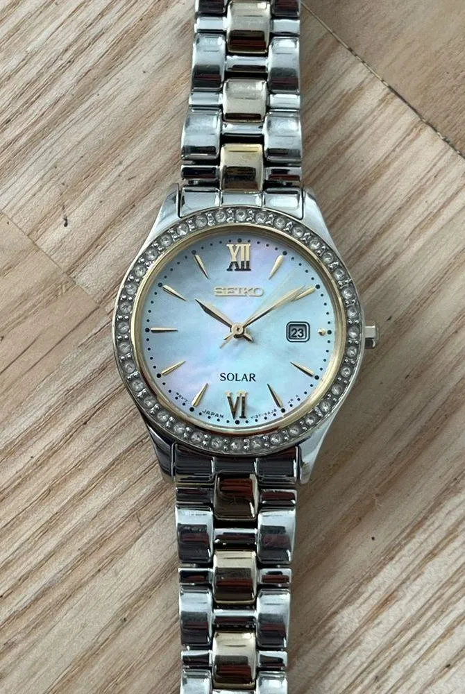Seiko Solar Ladies Watch Swarovski Crystals Two-Tone Bracelet Pearl Dial Date - Image 4