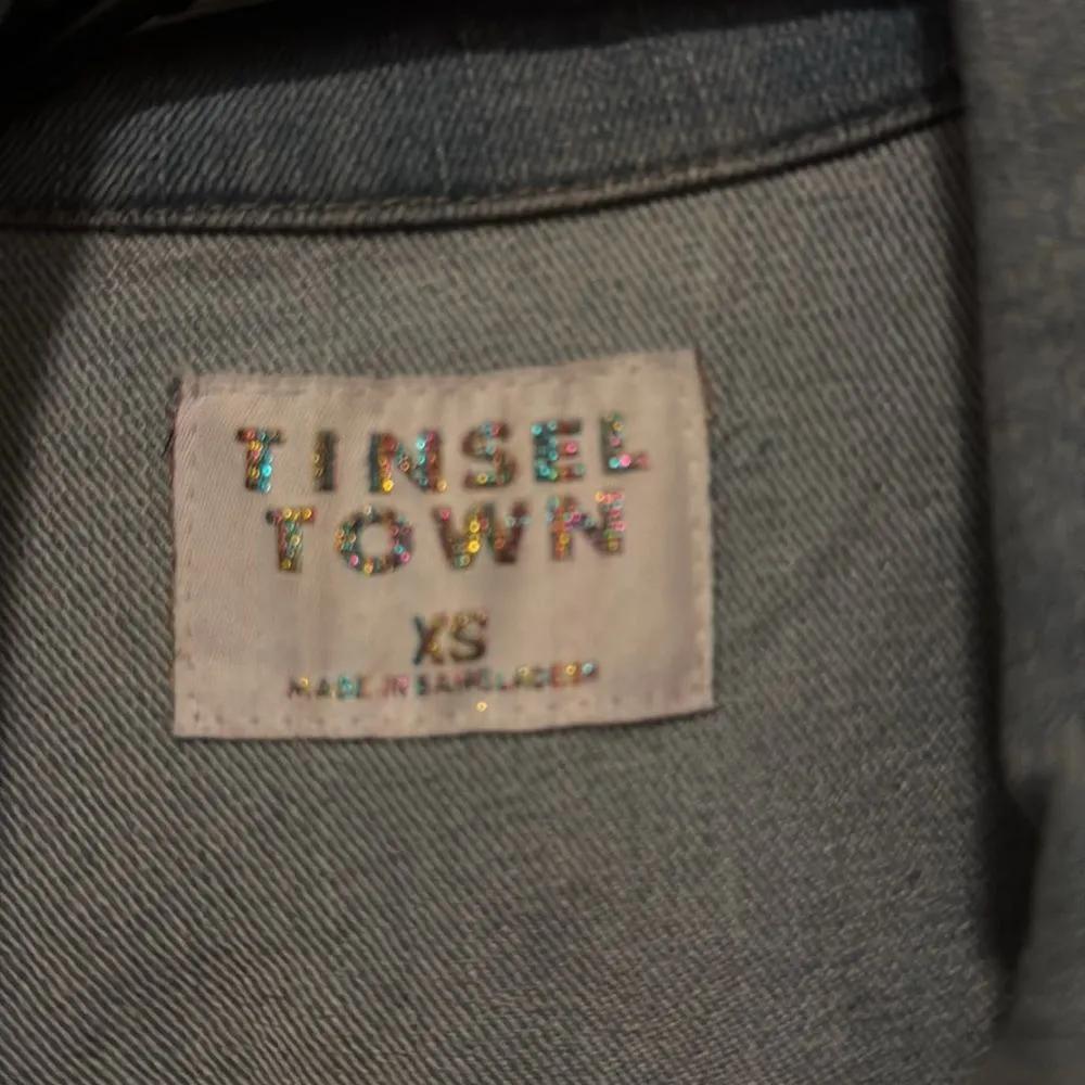 Tinseltown Long-Sleeve Distressed Denim Light Blue Wash Jean Jacket Size XS - Image 4