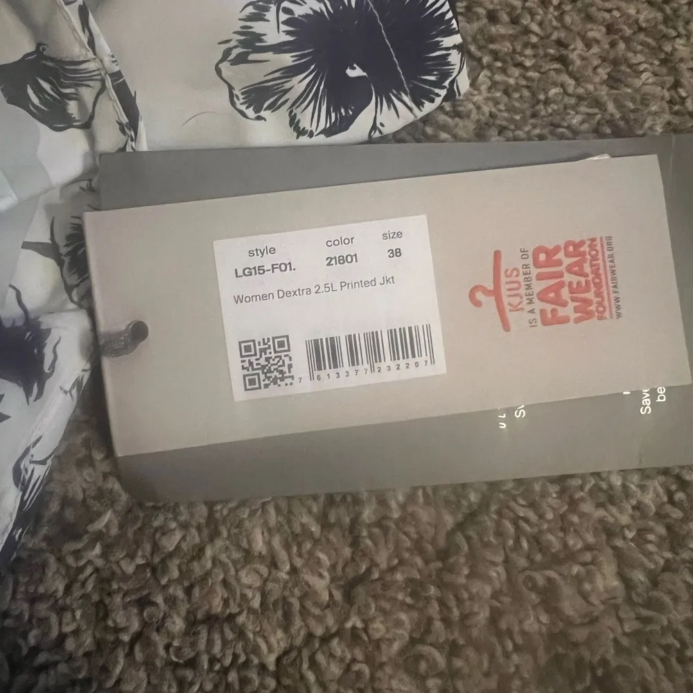 KJUS Raingear Dextra 2.5 Womens Jacket Floral Printed Size 38 Medium Regular NWT Black - Image 8