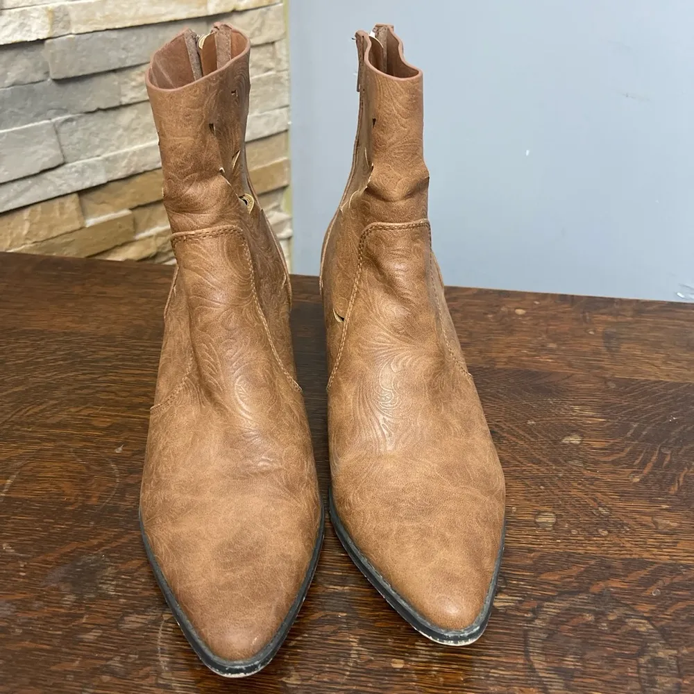 Brown Heeled Boots with Rustic Western Charm Size 8 - Image 2