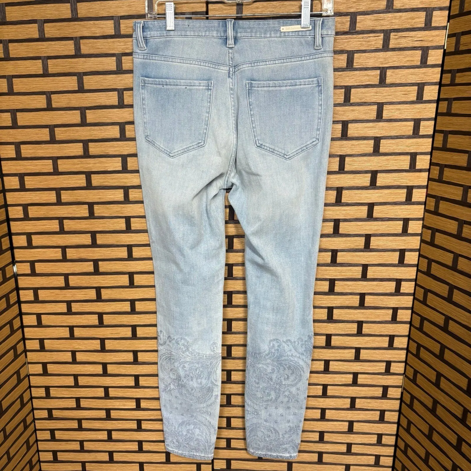 Soft Surroundings‎ Embroidered Hem Jeans Size 6 - Image 2