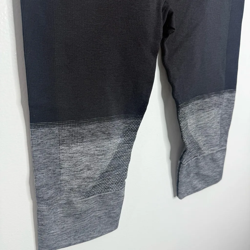 Lululemon Seamlessly Street Crop Heathered Black‎ Size 8 - Image 4