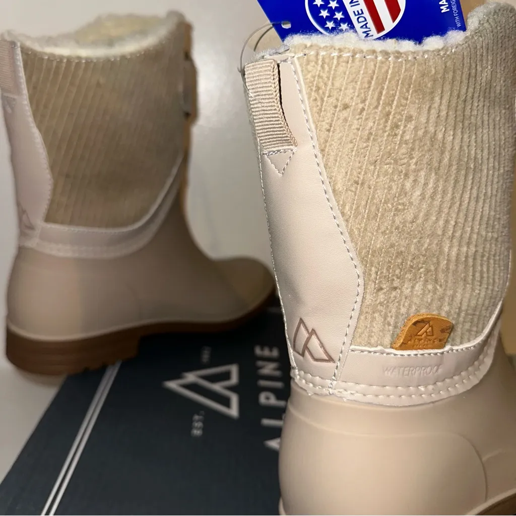 ALPINE DESIGN x kamik HAZEL SHORTIE BOOTS
FLEECE LINING size 6 NEW IN BOX - Image 7