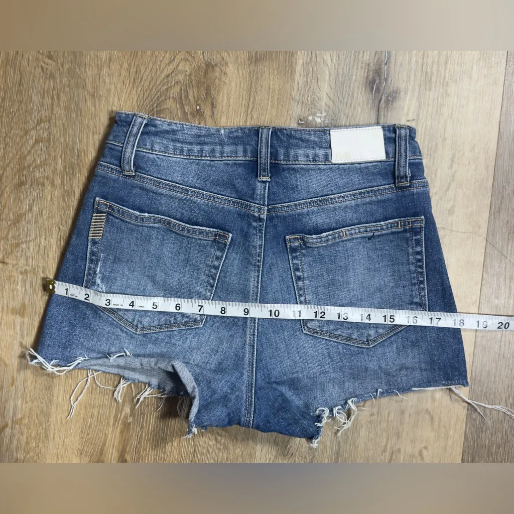 PAIGE Women's Blue Denim Shorts 💙🩵 - Image 7