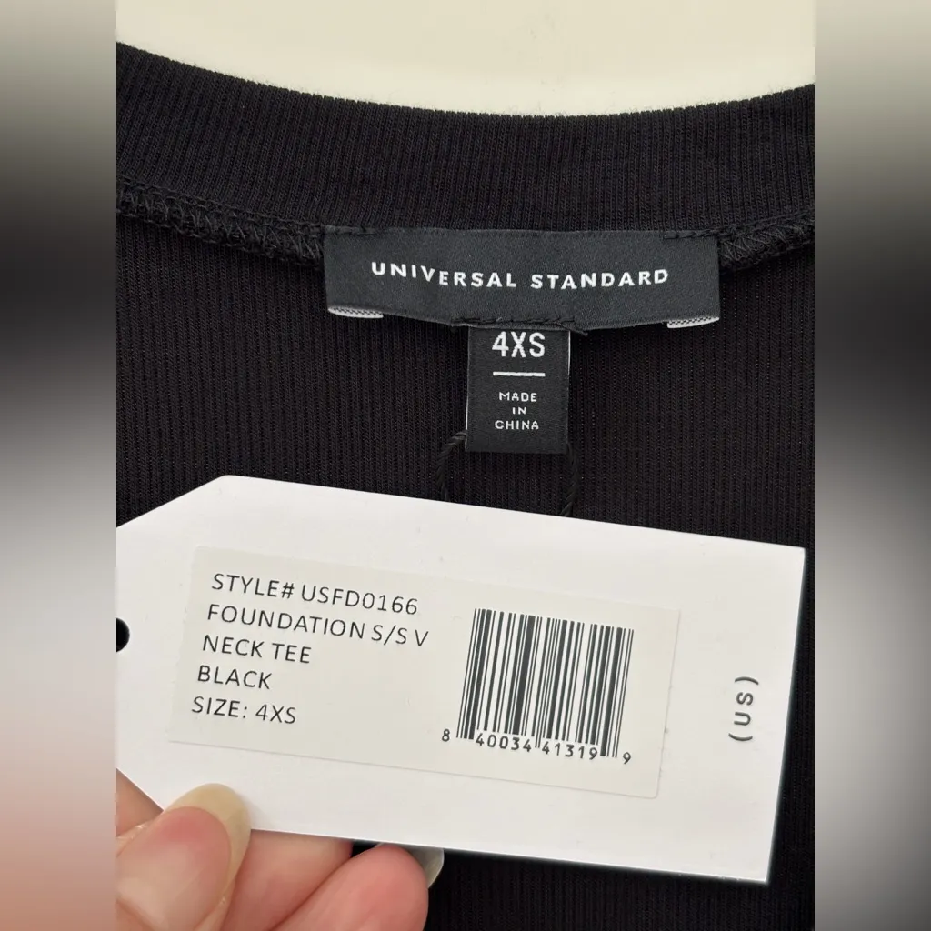 NWT Universal Standard Classic Black Foundation S/S V Neck Tee Women's 4XS (XS) - Image 3
