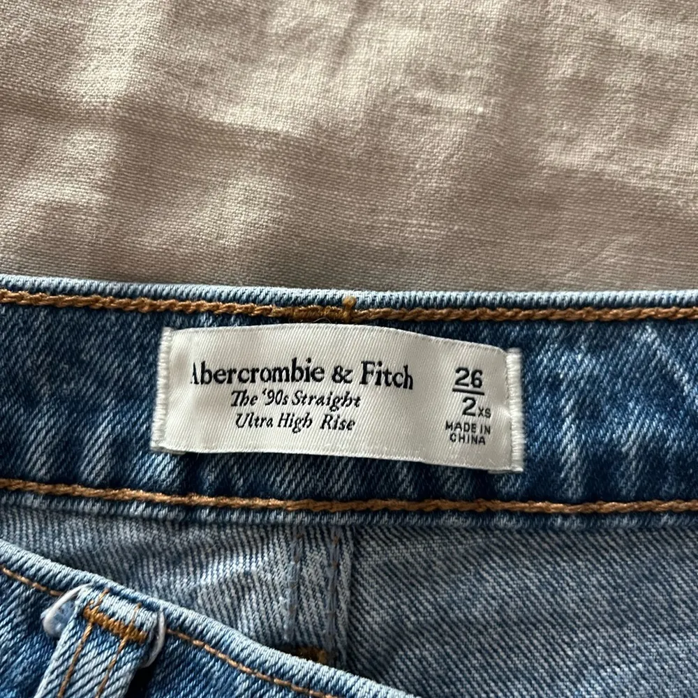 Abercrombie 90’s Straight Jeans - Image 4