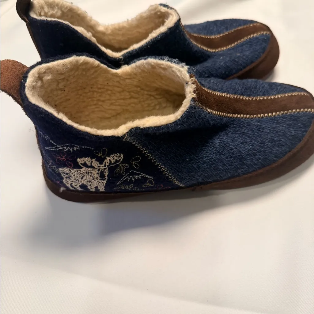 Acorn Women's Navy Blue and Brown Knit Forest Bootie Slippers Size 6 1/2 - Image 2