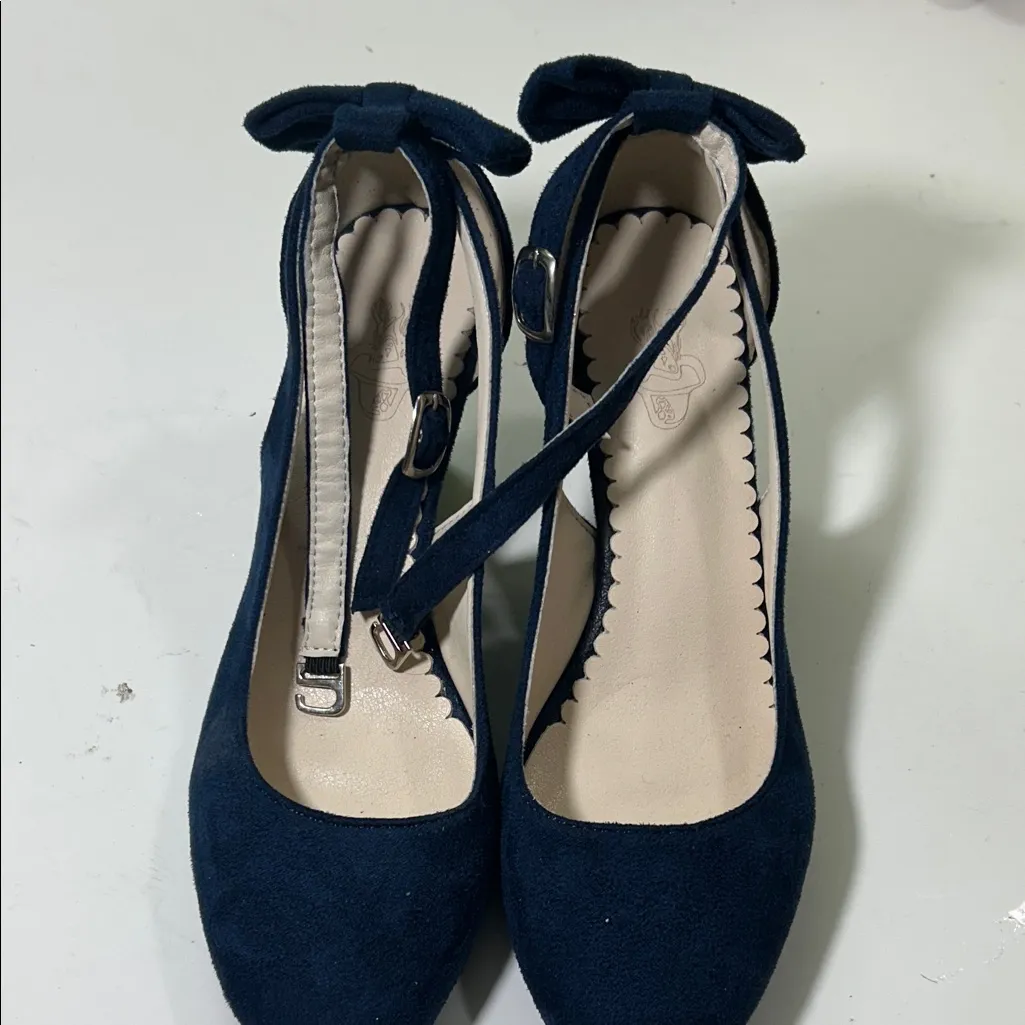 Chic Navy Women's Heels with Bow Detail Blue Size 8 - Image 8