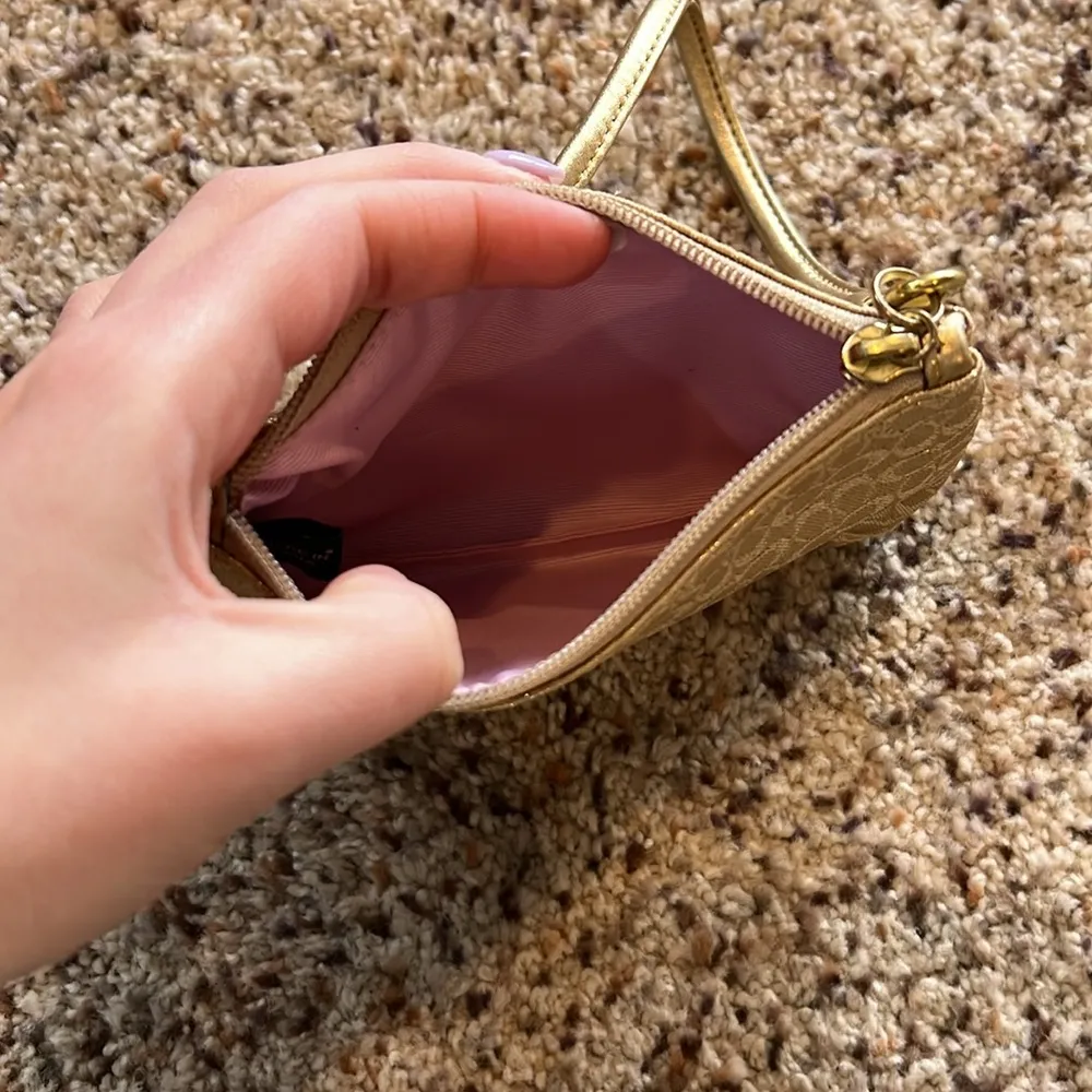 Coach wristlet - Image 2