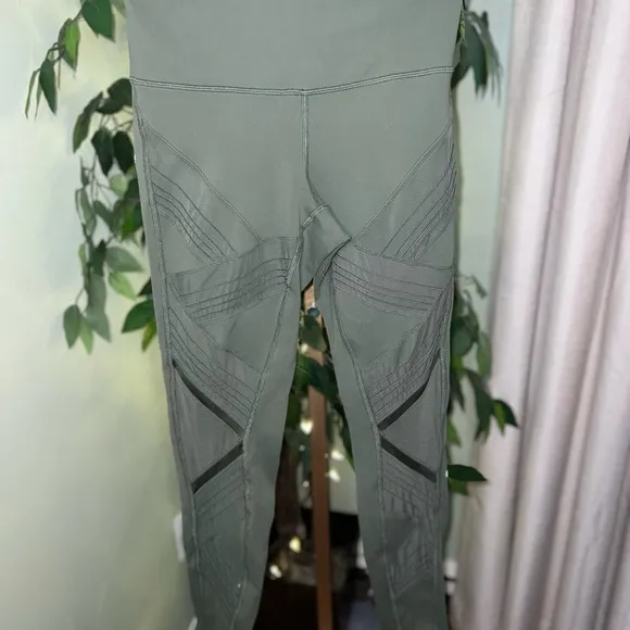 ALO Ultimate High Waisted Leggings with Mesh Accents NO Size- Waist 13” - Image 2