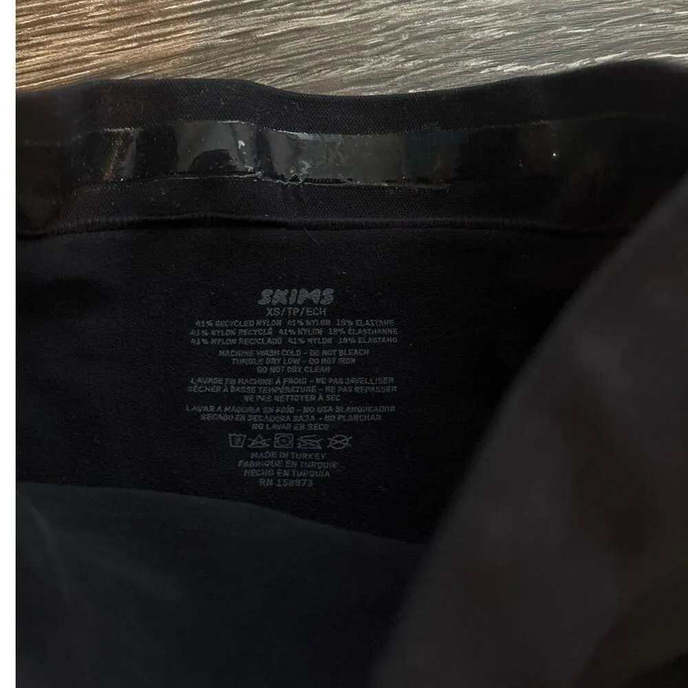 SKIMS Mid Thigh Shaping Short In Onyx Size XS - Image 3