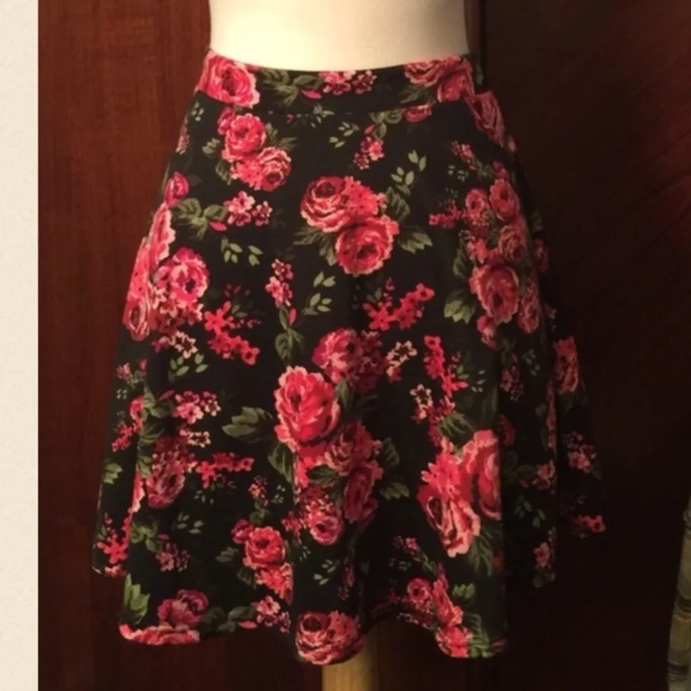 Trendyland Rose party skater skirt - Image 2