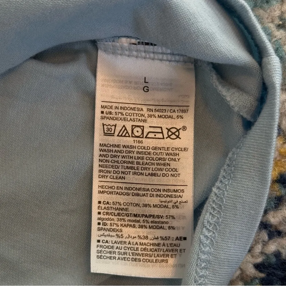 Old Navy Baby Blue Short Sleeve Basic Shirt Women’s Size Large - Image 6