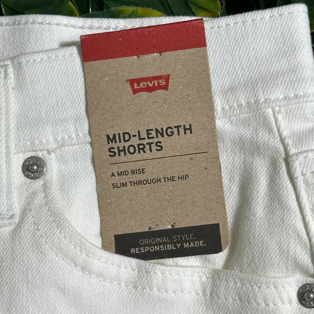 Levi’s White Denim Mid-Length Shorts Size 2 NWT - Image 4
