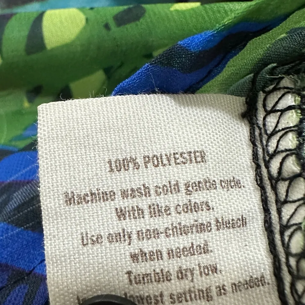 Decree | Sleeveless Button-Down Blouse – Colorful Tropical Jungle Print (Size M) - Image 5