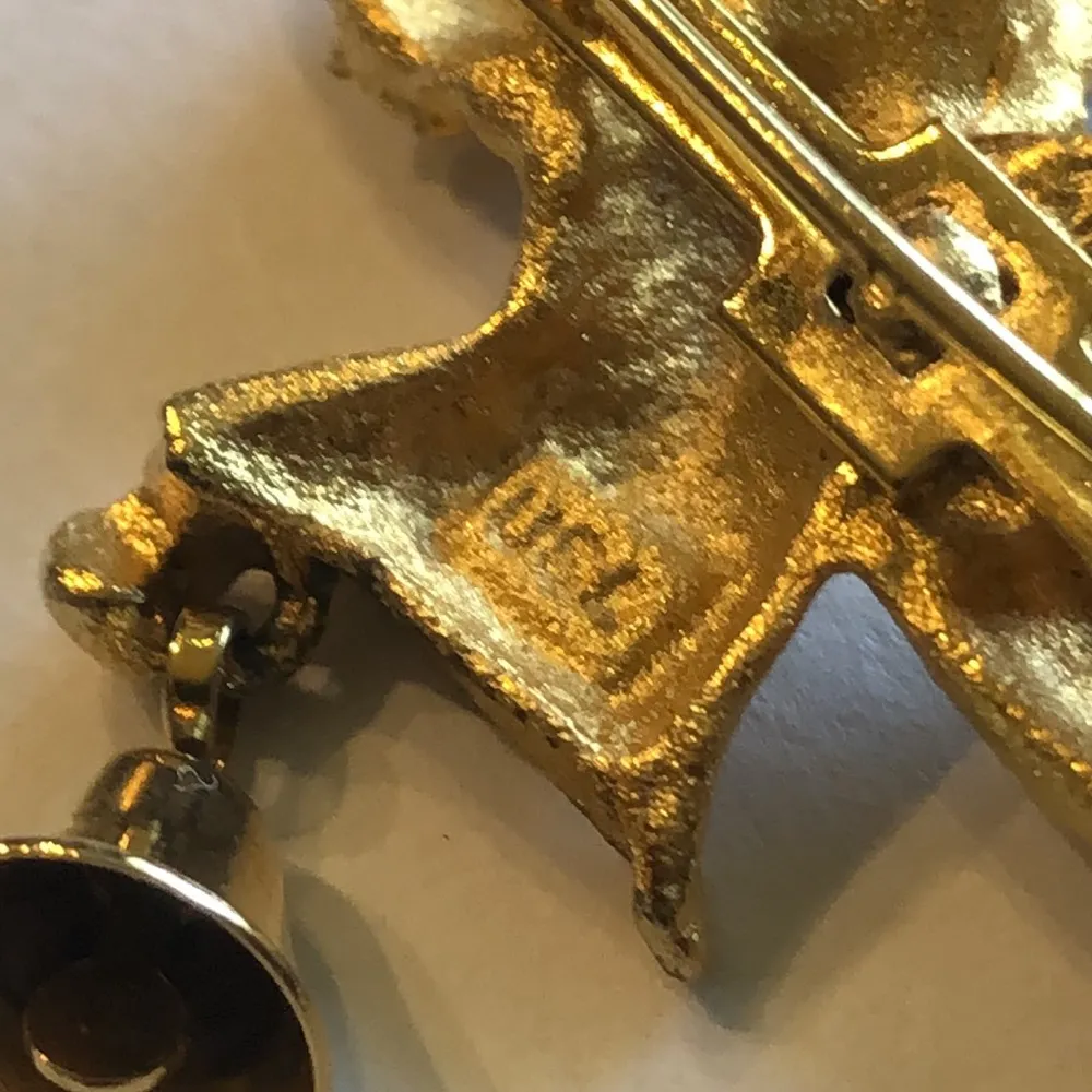 Robin Rush Vintage Satin Soft Gold Tone Angel Bell Brooch Shoulder Pin - Image 7