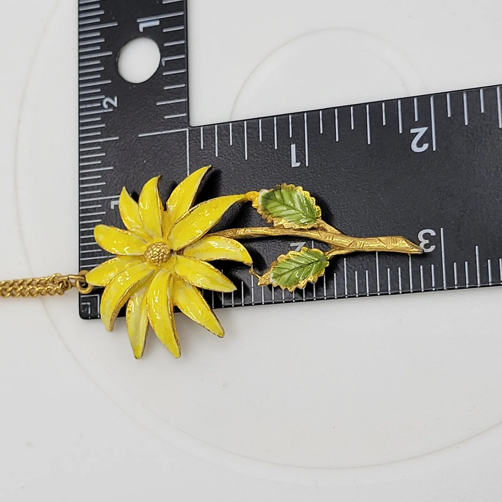 Yellow Daisy Flower Pendant Necklace‎ Gold Tone Chain Enamel Fashion Accessories - Image 12