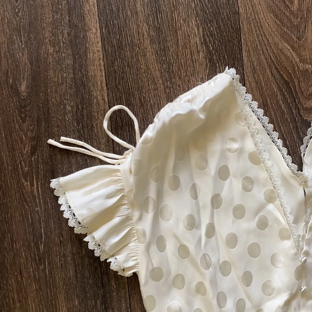 V-neck Polka Dot Pattern Alba Dress In White - Image 5