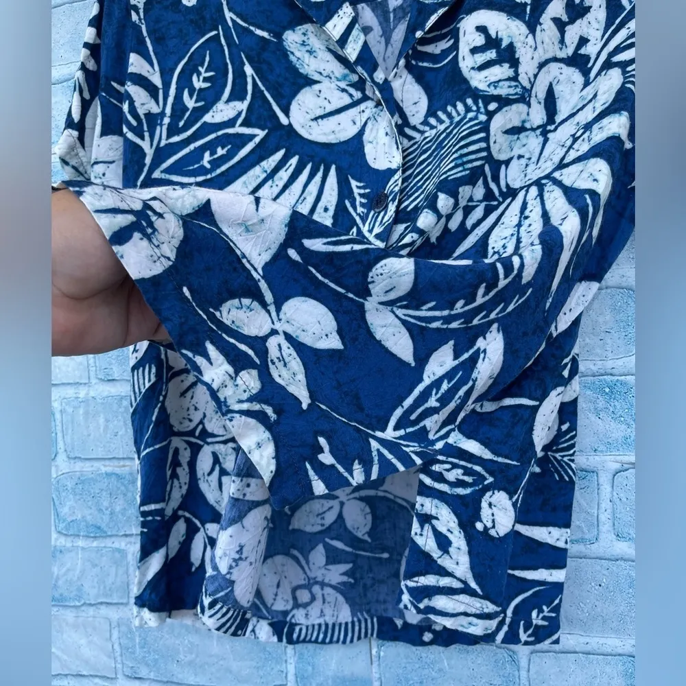 Jams world blue floral print button down size medium - Image 6