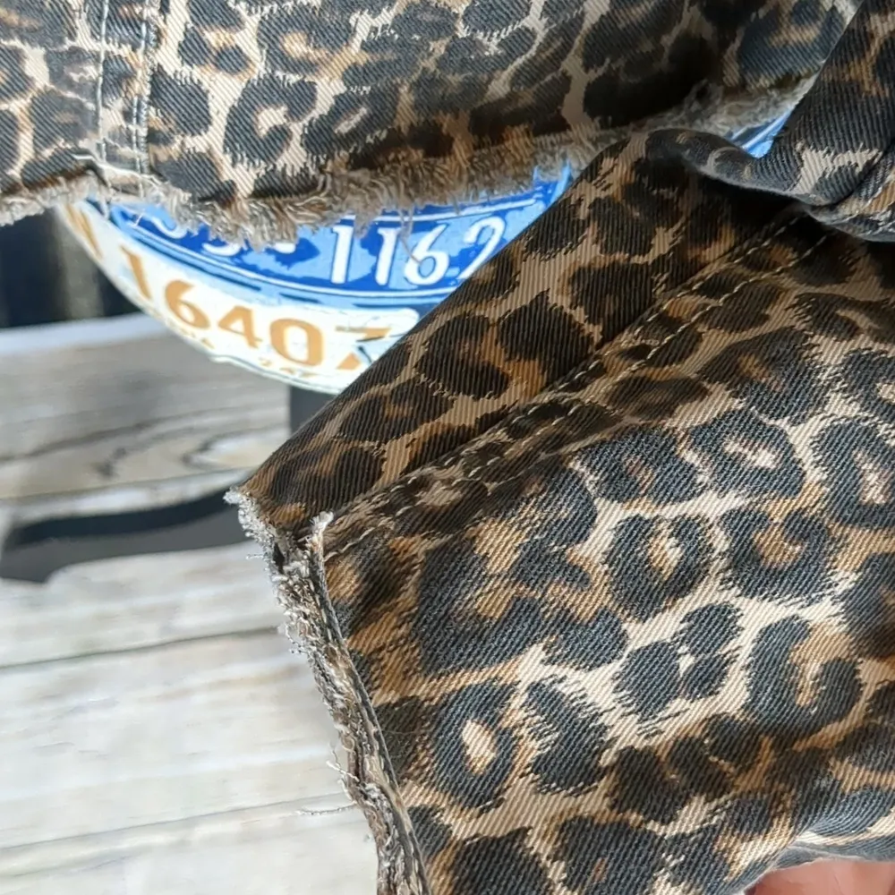 Free people leopard fringe jean jacket size small - Image 4