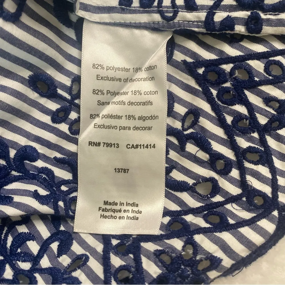 A Pea in the Pod Blue and White Flutter Sleeve Blouse - Image 5