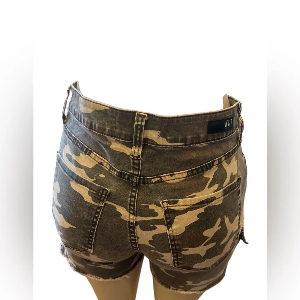 Kut From The Kloth Shorts Kut From The Kloth Camo High Rise Gidget Cargo Shorts - Image 11