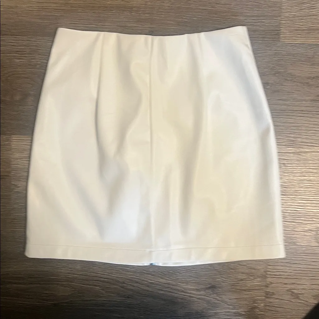 Abercrombie & Fitch White Vegan Leather Zip Up Mini Size Small NWT - Image 2