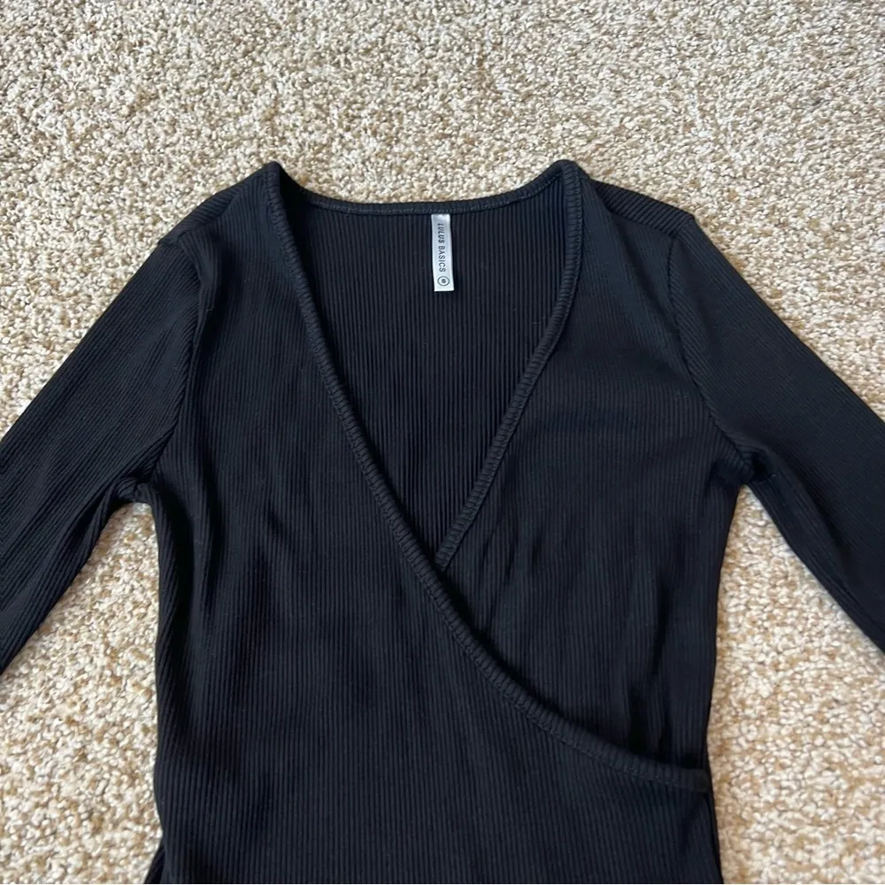 Lulus Lulu’s Black Ribbed Bodysuit Size Small Long Sleeve V Neck - Image 2