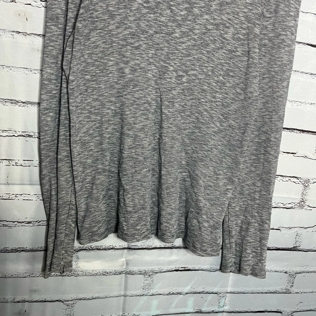 Banana Republic Gray Long Sleeve Henley Tee 1/4 Button Crew Neck SZ L Y2K Light - Image 4