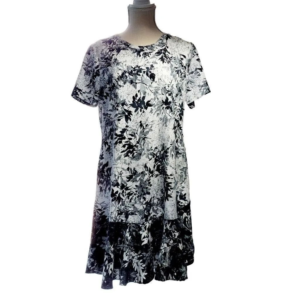 Covington  Women's Dress Size M  - Image 2