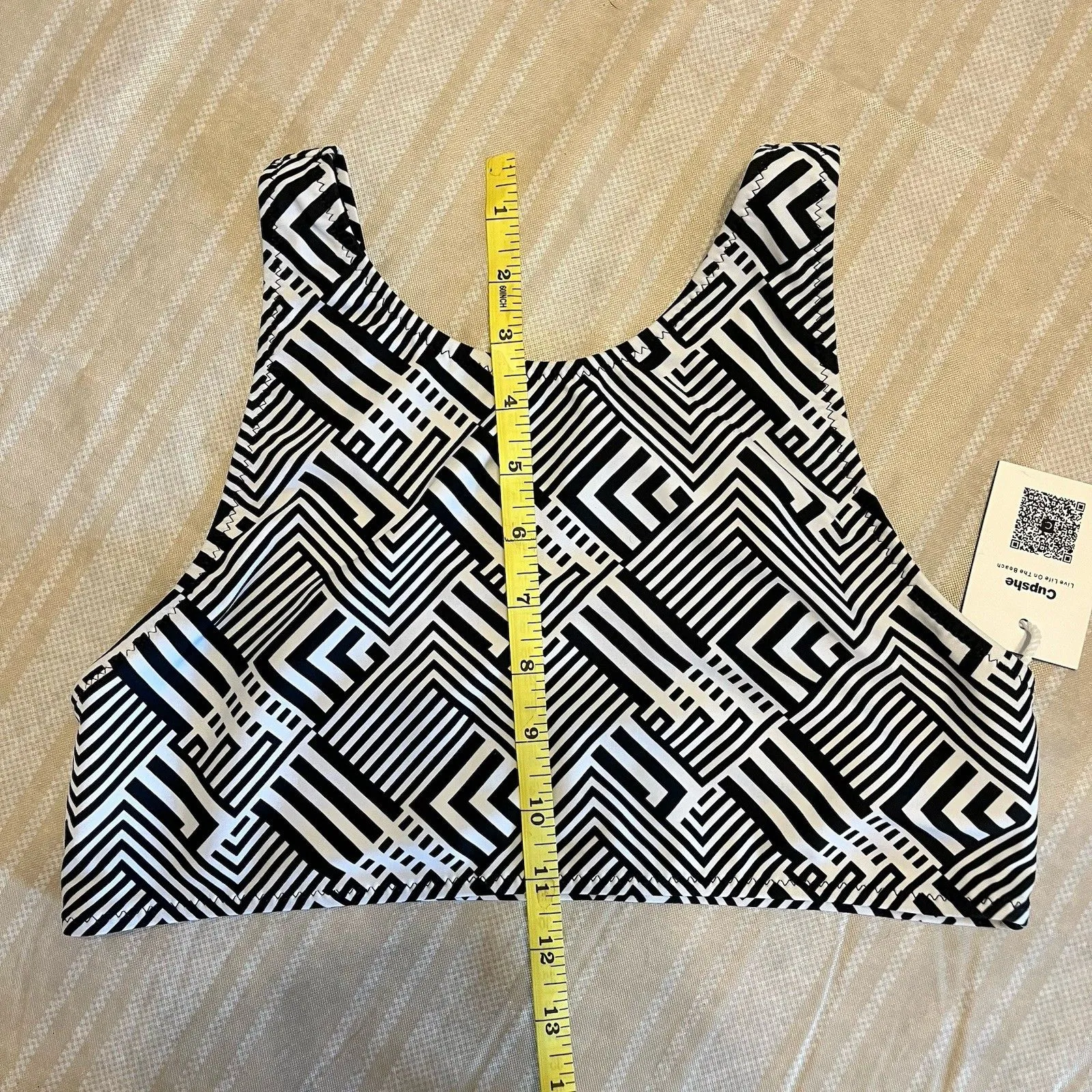 NWT Cupshe swim top size Medium Black White Geometric - Image 4
