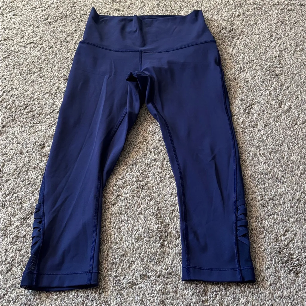 Lululemon Minimalist Crop Hero Blue 22” size 8 - Image 3