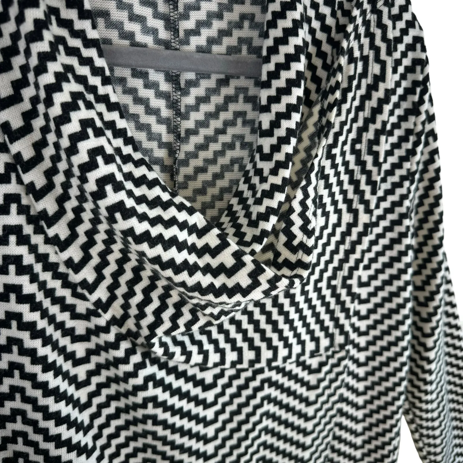 The Limited Black White Zig Zag Long Sleeve Cowl Neck Light Wrap Sweater Size‎ M - Image 3