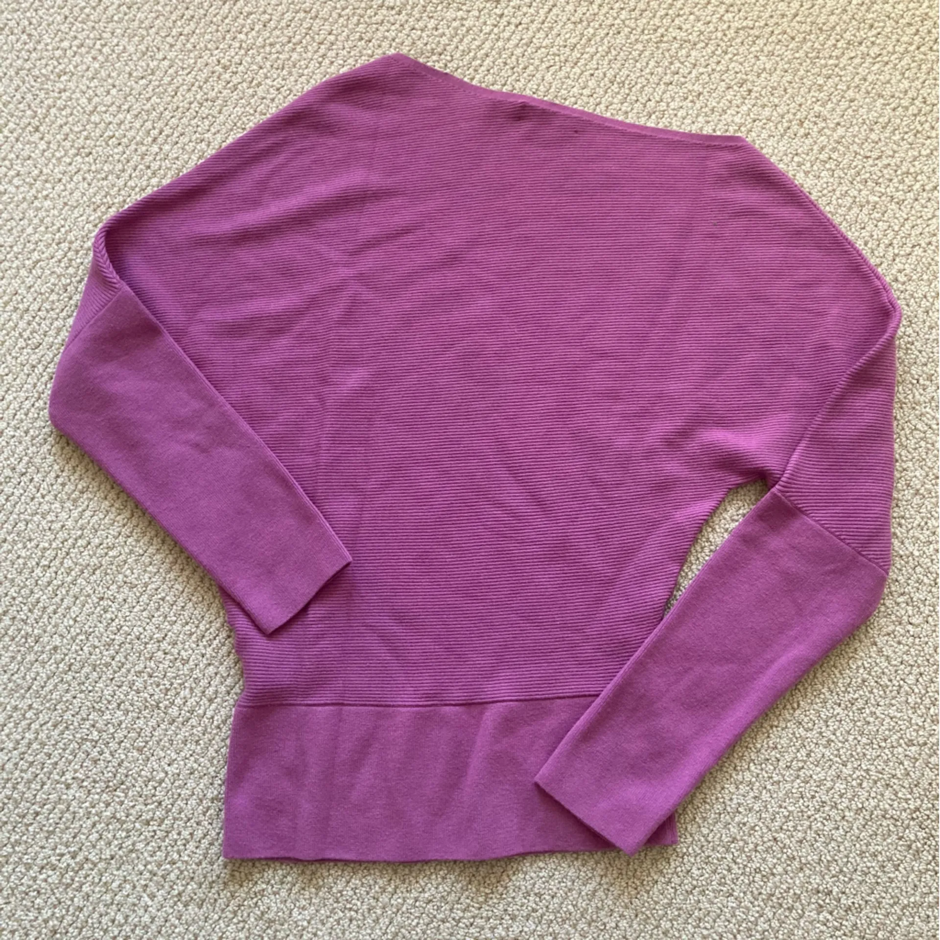 Banana Republic Asymmetrical Crew Neck Sweater Size Small Soft Stretch Purple - Image 6