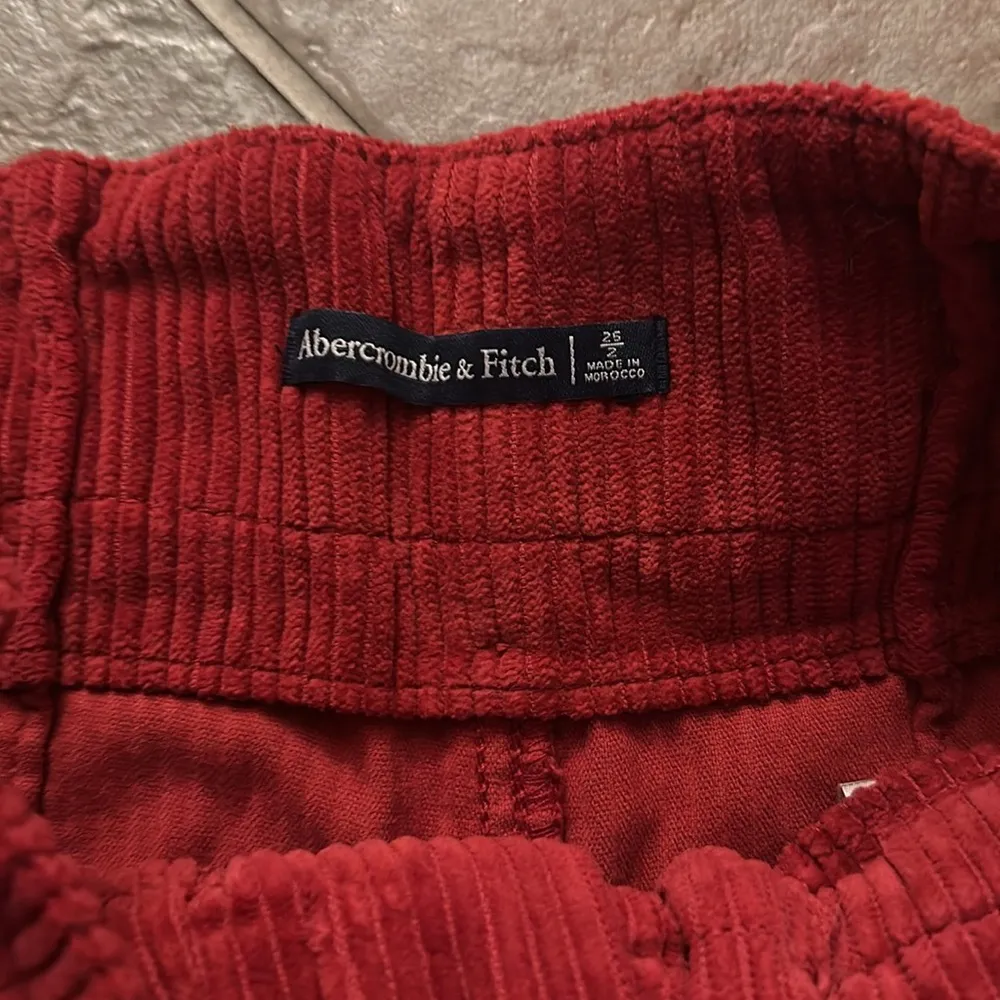 Super cute Abercrombie corduroy paper bag pants size 2/26 - Image 3