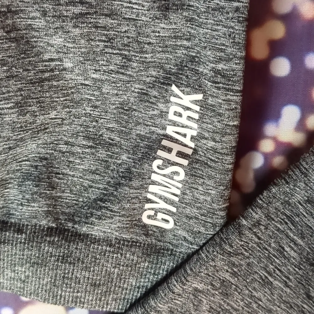 Gymshark compression long sleeve crop top size large - Image 2