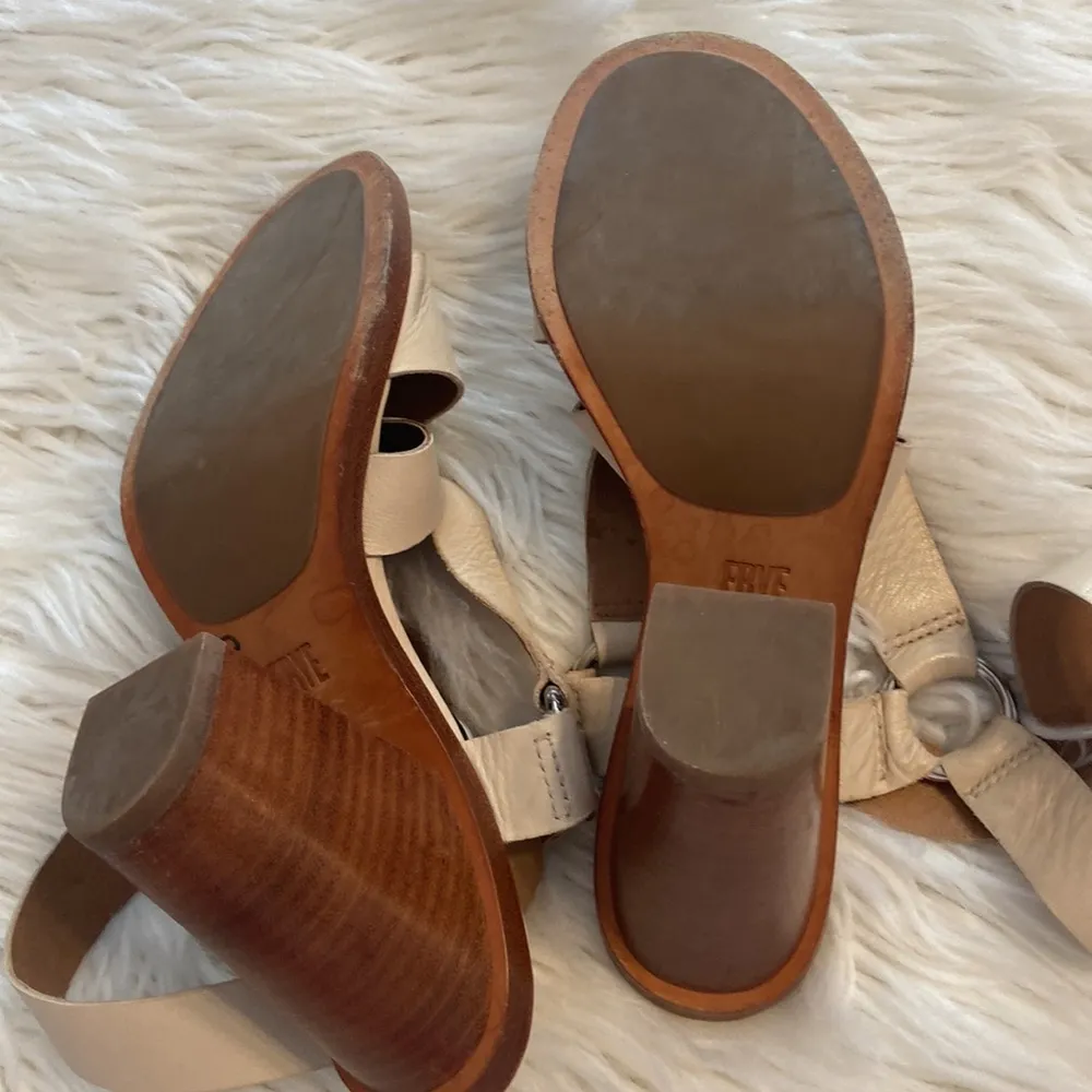 Frye Sandals Block Heel Ivory Leather  Strappy sandals size 8.5 M excellent - Image 9