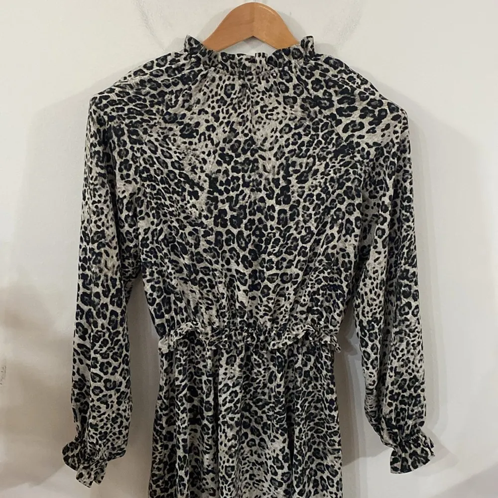 Banana Republic leopard print ruffled voluminous sleeve v-neck maxi dress size 6 - Image 4