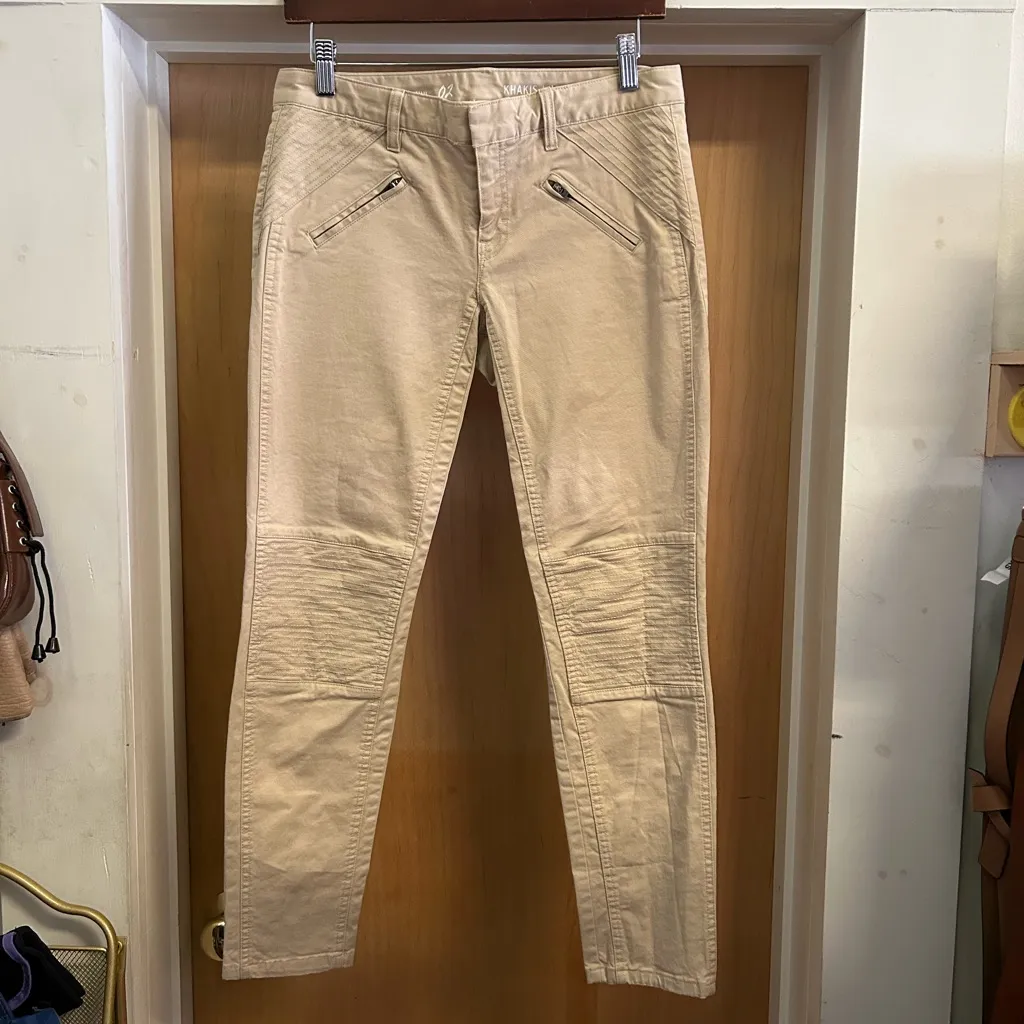 Khakis by Gap Skinny Mini Motto Style Beige Pants w Back Zippered Slits - size 2 - Image 2