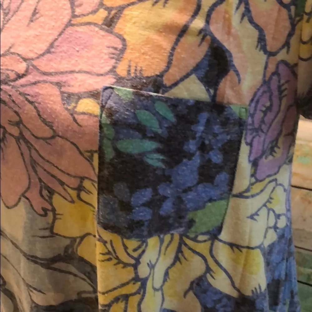 Lularoe EUC flower pocketed Carly - Image 3